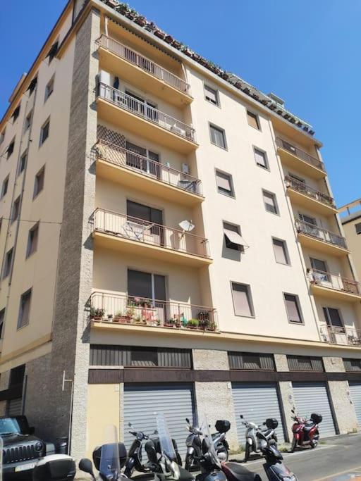 La Venezia'S Studio Flat Ливорно Экстерьер фото