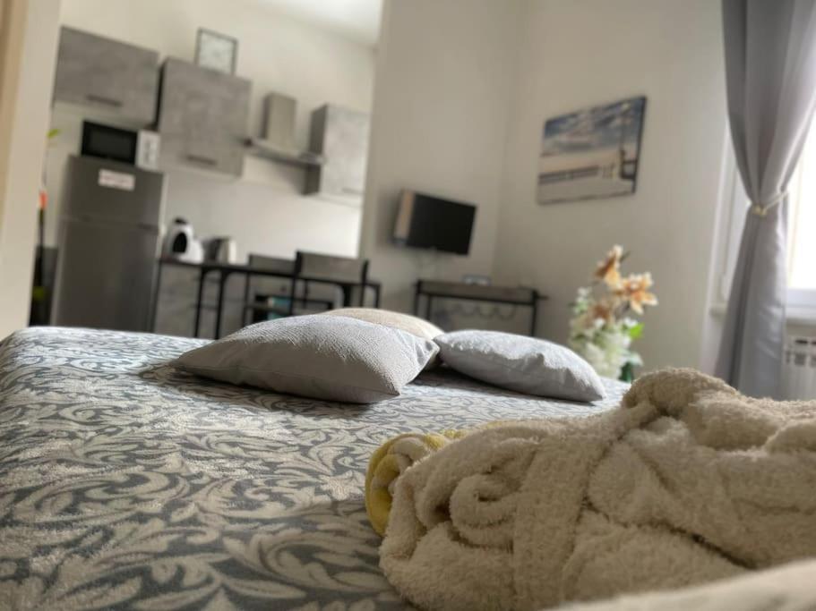 La Venezia'S Studio Flat Ливорно Экстерьер фото
